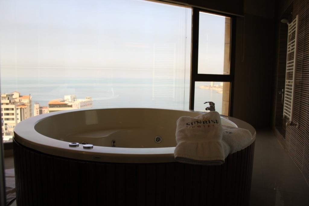 Sunrise Hotel Джуния Экстерьер фото